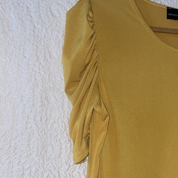 Lexington L Avenue Ruched Short Sleeve Top - Picture 3 of 5